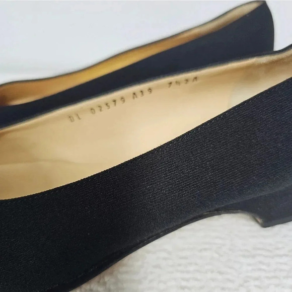 Salvatore Ferragamo 7.5 A black logo buckle granny heels​ - Picture 9 of 13